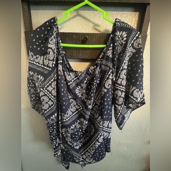 SHEIN Off the Shoulder Front Tie Top - Picture 2 of 6